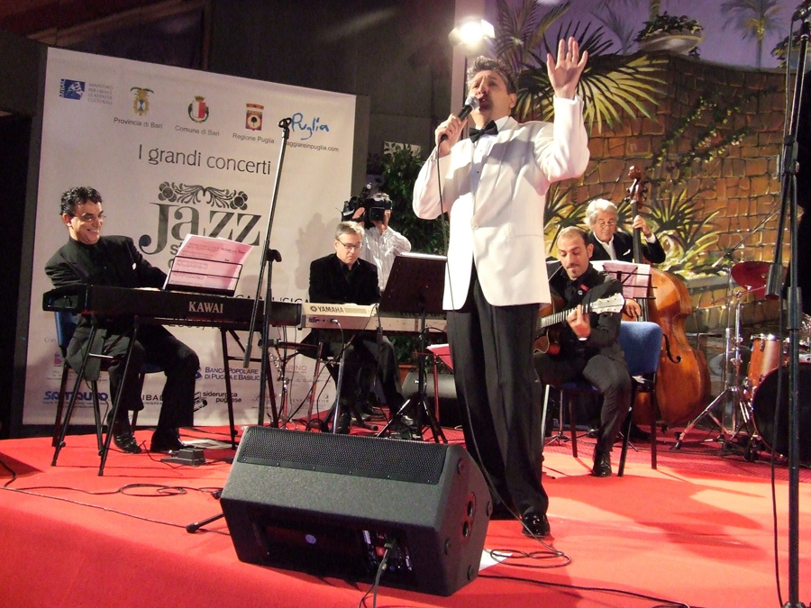 Frankie Roma (UK's Tony Bennett Tribute Singer) Live in Bari, Italy